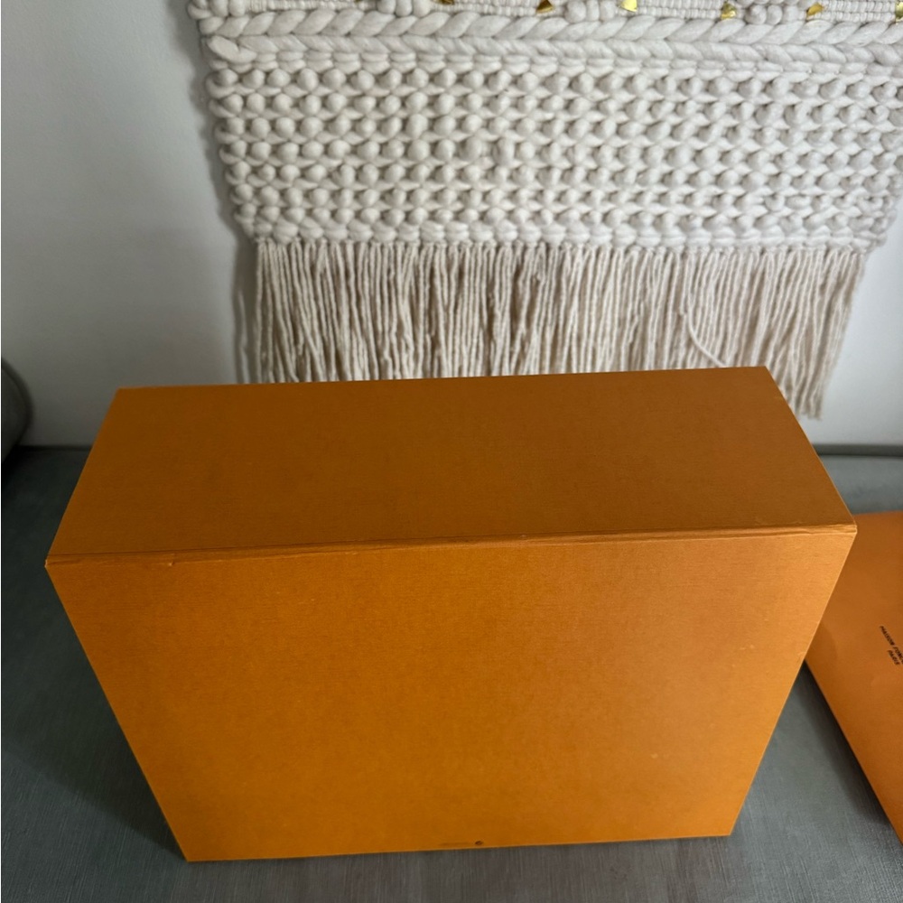 Louis Vuitton Signature Orange Box - Picture 7 of 7